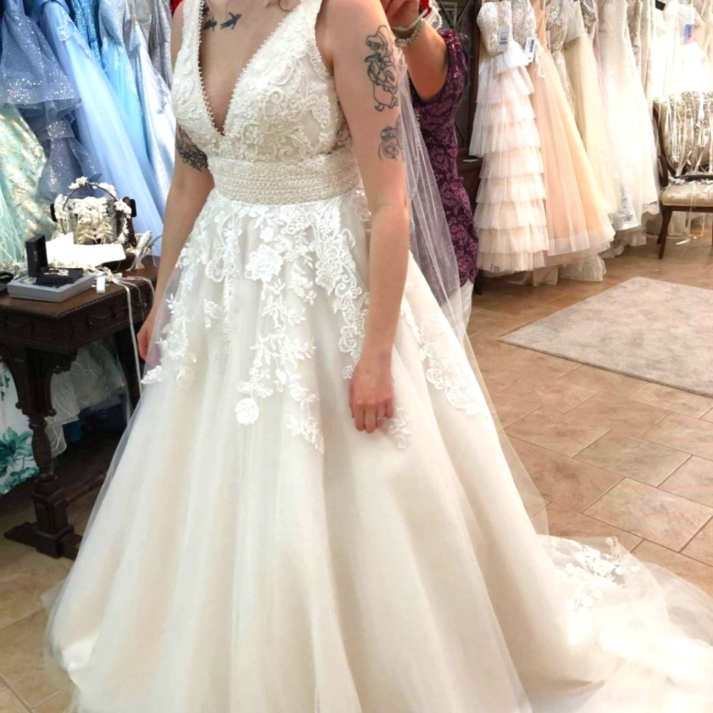 Unaltered Justin Alexander Wedding Dress